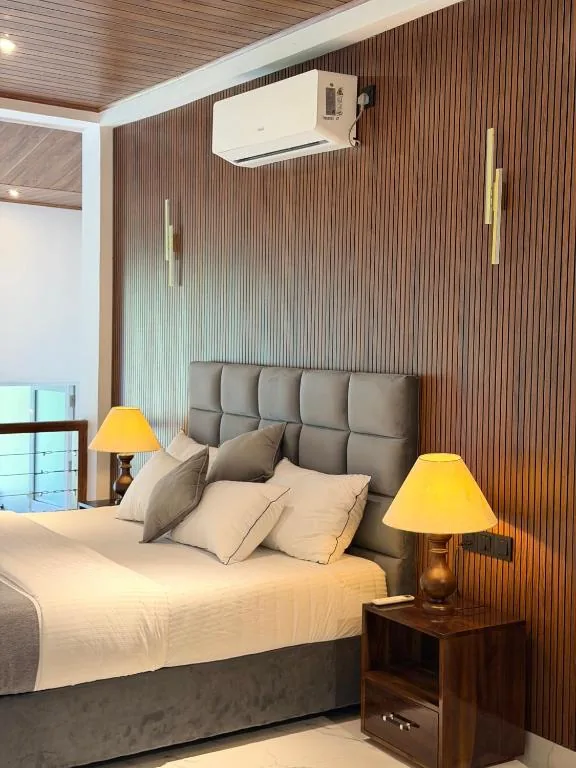 Deluxe Double Room with Balcony — Ella waterfall view